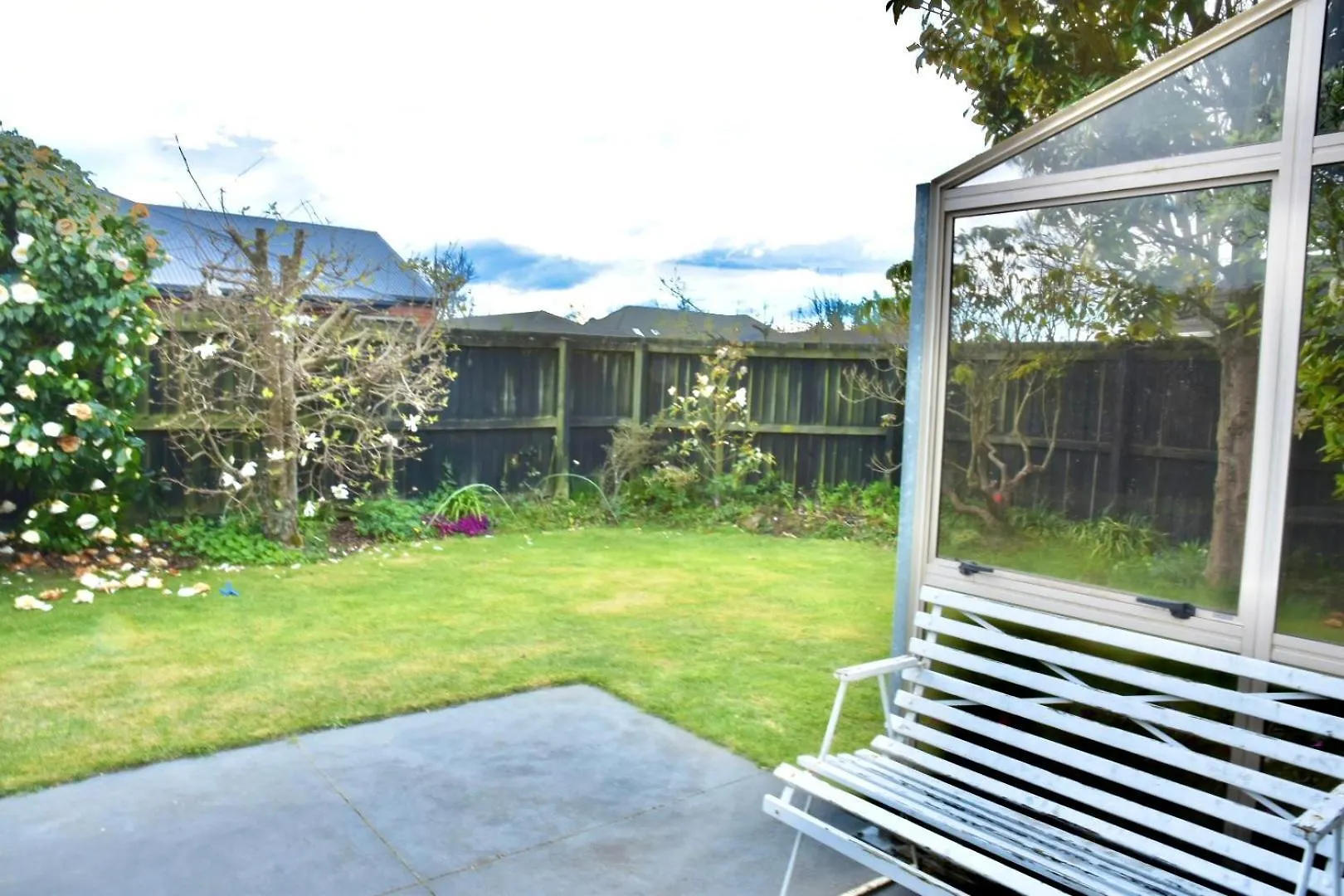 Sunny Garden Retreat - 3-Br Home Near Mall, City & Airport Christchurch 0*,