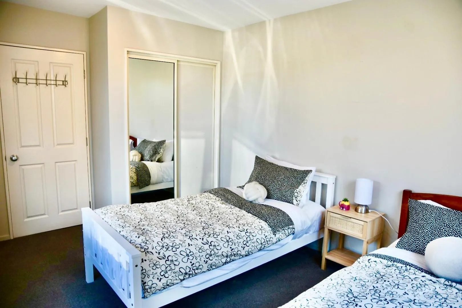 Βίλα Sunny Garden Retreat - 3-Br Home Near Mall, City & Airport Κράισττσερτς