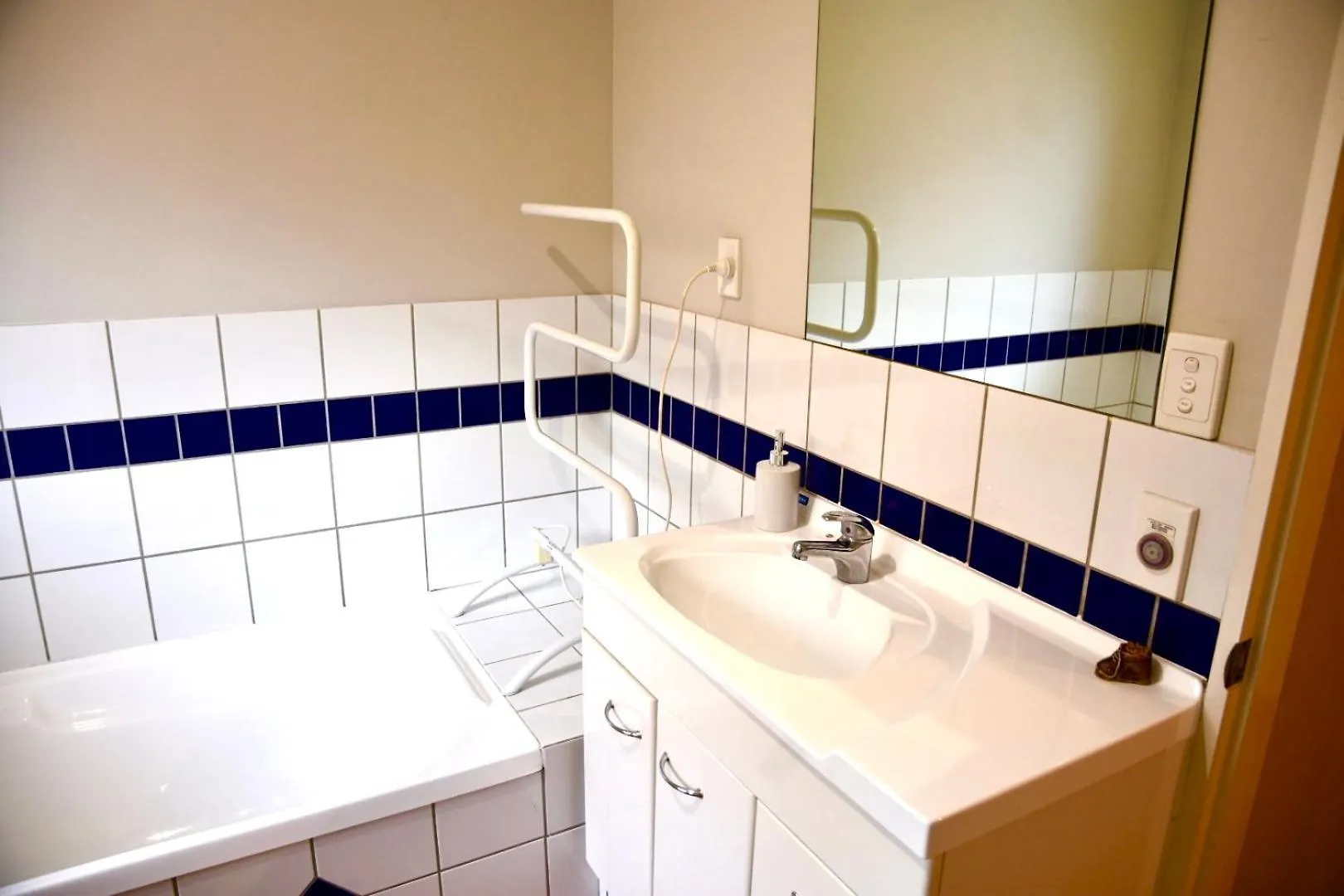 Sunny Garden Retreat - 3-Br Home Near Mall, City & Airport Κράισττσερτς Βίλα