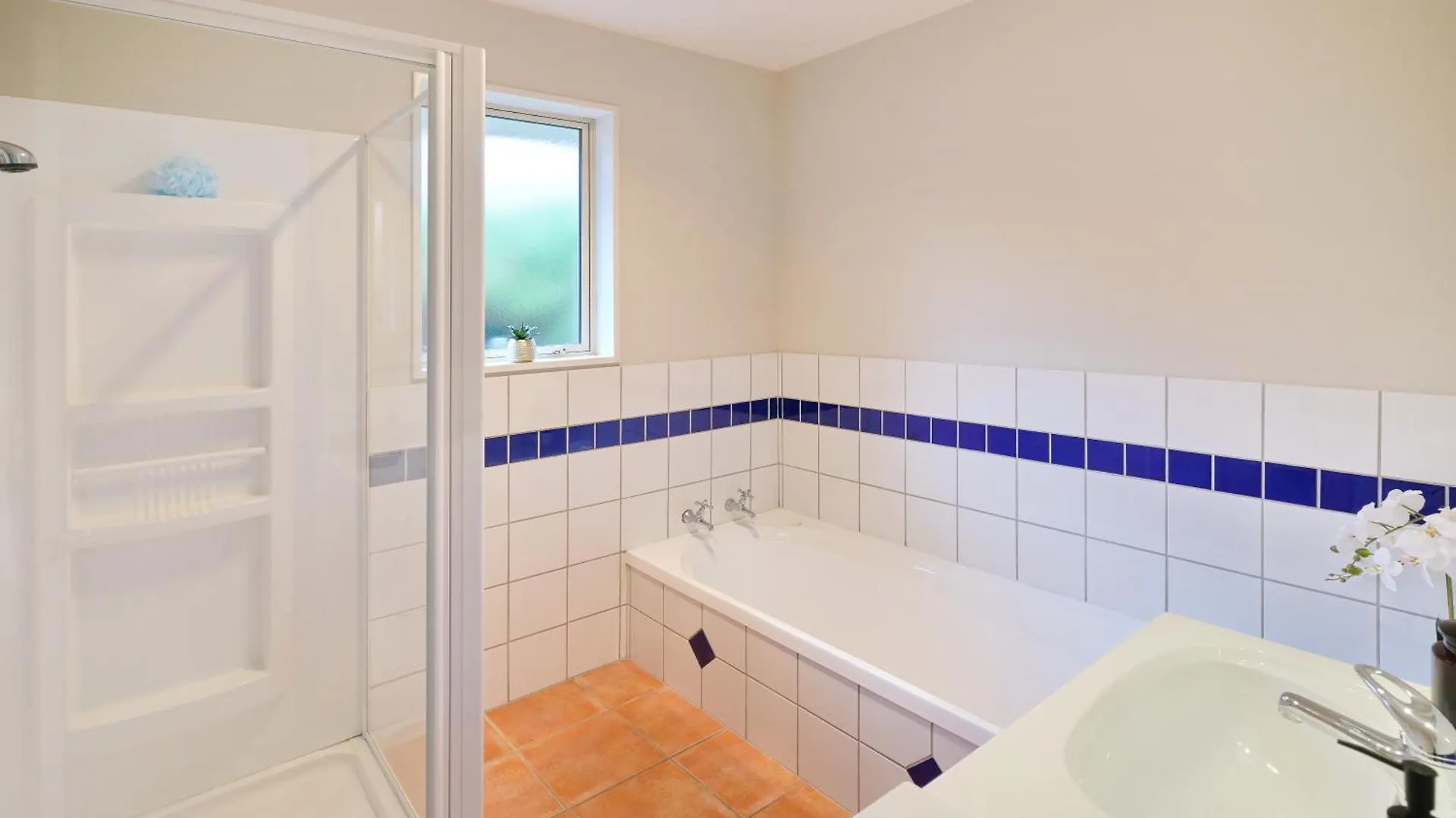 Sunny Garden Retreat - 3-Br Home Near Mall, City & Airport Κράισττσερτς