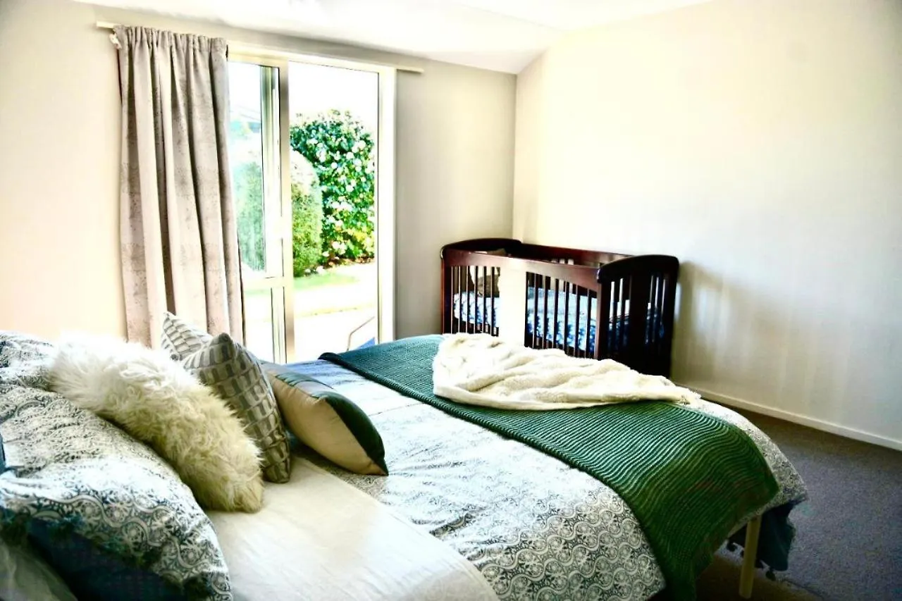 Sunny Garden Retreat - 3-Br Home Near Mall, City & Airport Κράισττσερτς Βίλα